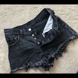 Levi’s 501 black distressed shorts sz 25